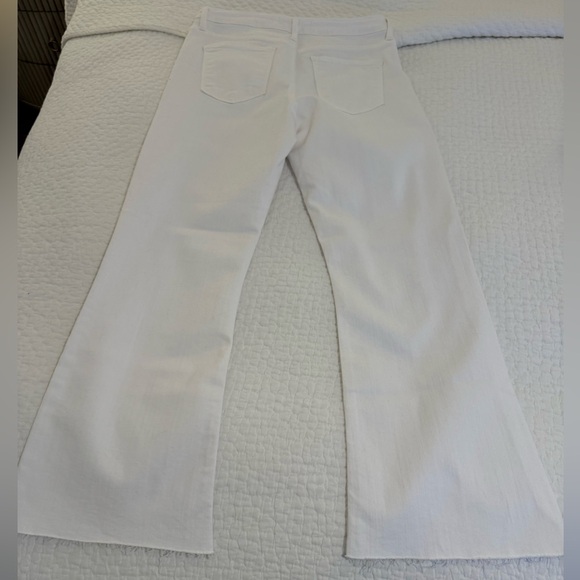 Just black HR crop Flare White denim 30
10.5" RISE, 26.5" INSEAM, 9'' OPENING - Picture 2 of 5